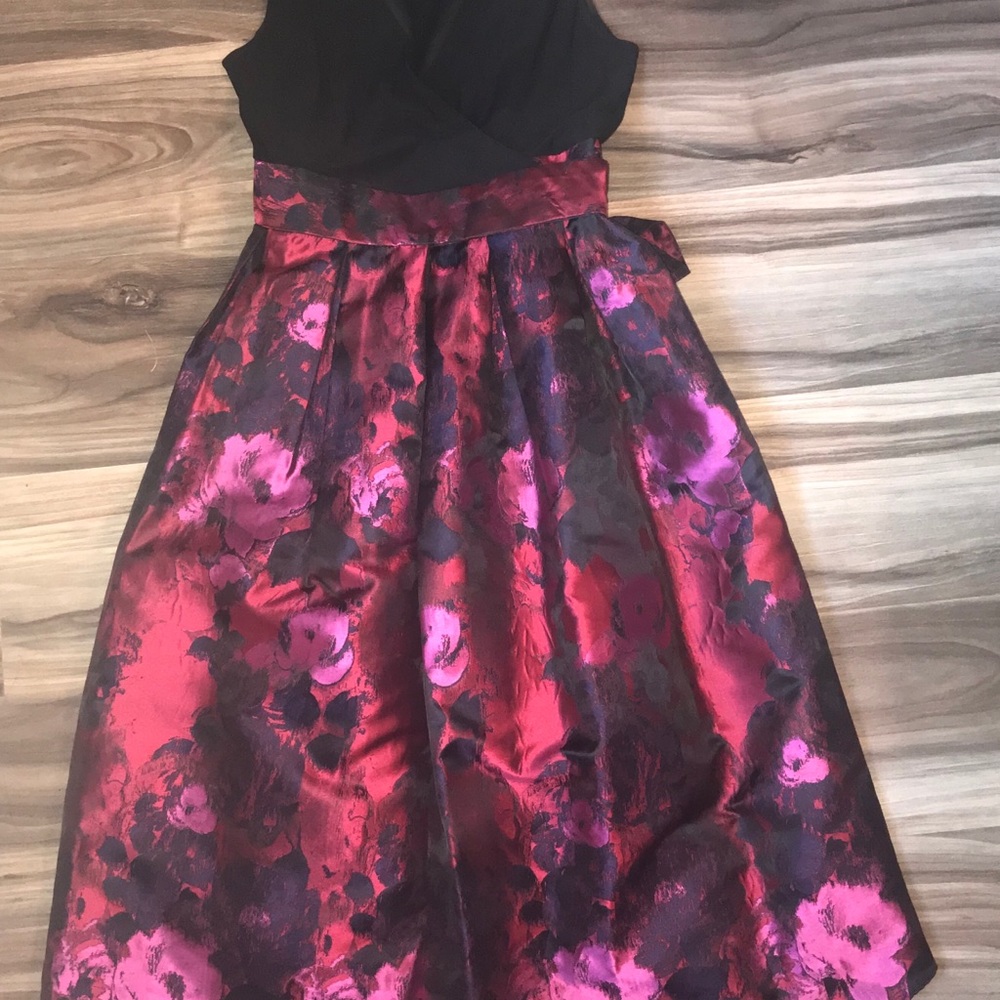 Beautiful Dress - Picture 2 of 5